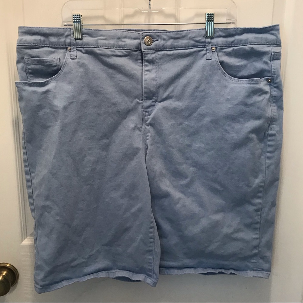 Gloria Vanderbilt Slimming Effect Shorts 20W